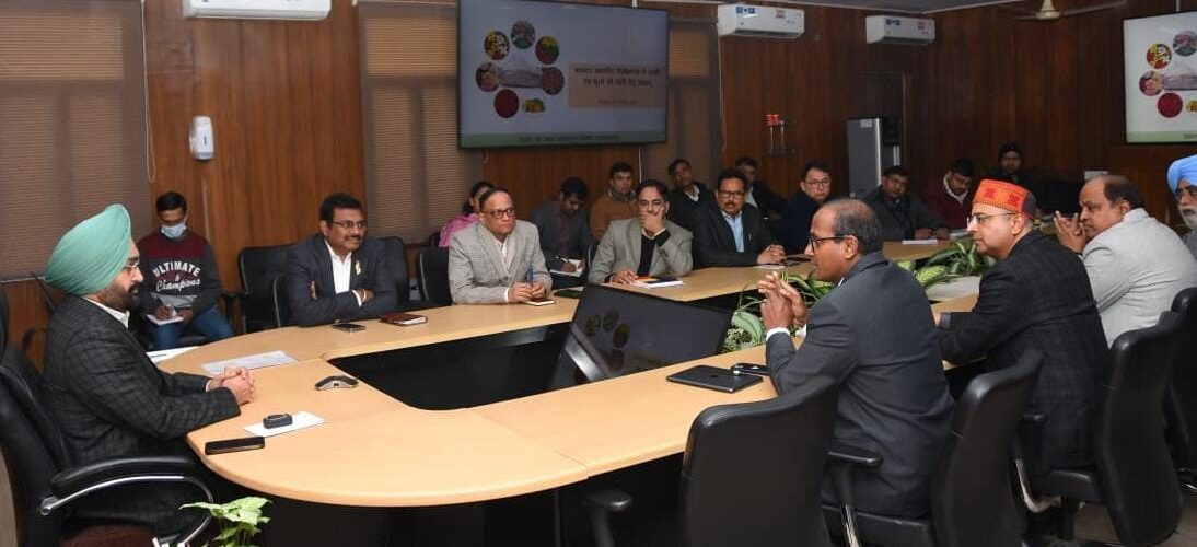 मुख्य सचिव डाॅ. एस.एस. संधु ने सोमवार को सचिवालय में उद्यान एवं खाद्य प्रसंस्करण विभाग के साथ बैठक आयोजित की
