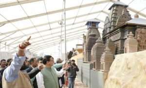 मुख्यमंत्री उत्तराखण्ड राज्य की चयनित “मानसखण्ड” की झांकी का निरीक्षण कर उसमें शामिल प्रदेश के कलाकारों को अग्रिम शुभकामनाएं दी।