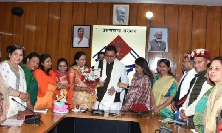 मुख्यमंत्री धामी से भारतीय जनता पार्टी महिला मोर्चा अन्य पदाधिकारियों ने मुलाकात की