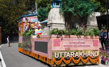 उत्तराखण्ड की झांकी मानसखण्ड को मुख्य स्थानों पर प्रदर्शन के लिए किया फलैग ऑफ