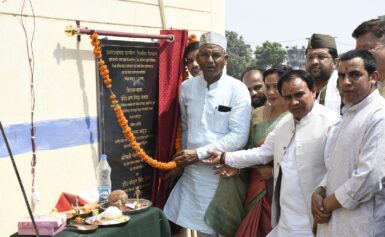 उच्च शिक्षा मंत्री डॉ0 धन सिंह रावत ने  राजकीय इन्टर कालेज मोतीनगर में 61 लाख 50 हजार रूपये की लागत से भौतिक विज्ञान, रसायन विज्ञान एवं जीव विज्ञान प्रयोगशालाओं के कक्षोें का भूमि पूजन कर शिलान्यास किया