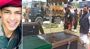 मुख्यमंत्री पुष्कर सिंह धामी ने शहीद को दी श्रद्धांजली।