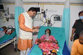 मुख्यमंत्री धामी ने राजकीय दून मेडिकल कॉलेज चिकित्सालय का औचक निरीक्षण।