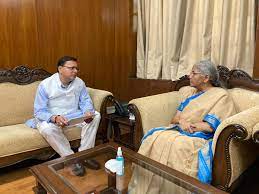 मुख्यमंत्री धामी ने केंद्रीय वित्त मंत्री निर्मला सीतारमण से उत्तराखंड राज्य से संबंधित विषयों पर चर्चा की।