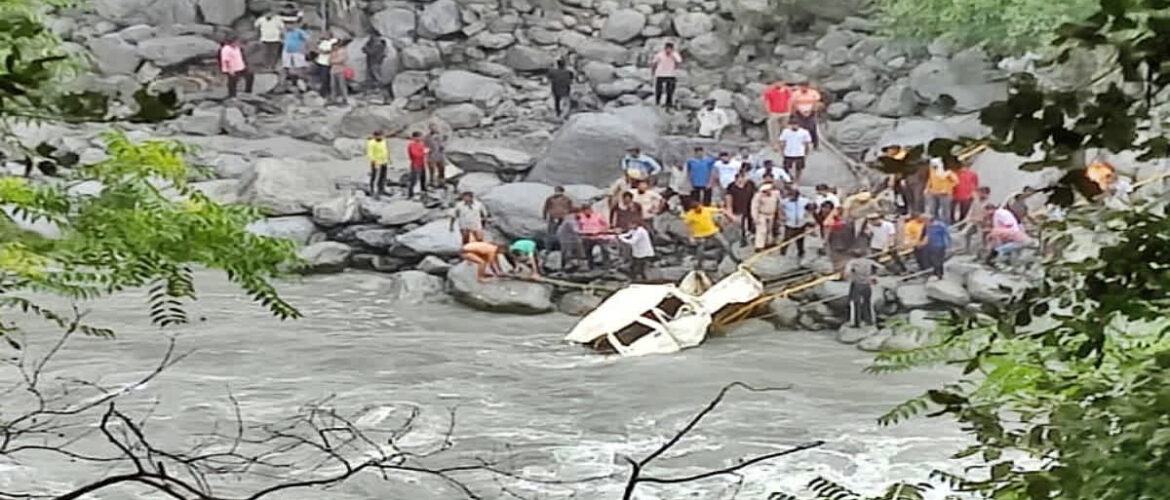 हिमाचल प्रदेश के चंबा जिले में आज बड़ा दर्दनाक हादसा , 7 पुलिसकर्मियों की मौत
