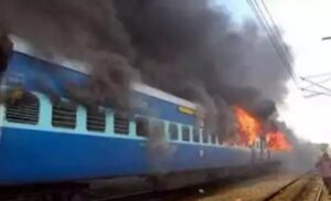 लखनऊ से रामेश्वरम जा रही भारत गौरव पर्यटक ट्रेन में आग लगने से दस यात्रियों की मौत