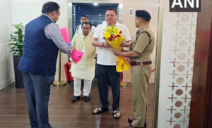 मुख्यमंत्री धामी यूएई की अपनी यात्रा समाप्त करने के बाद दिल्ली हवाई अड्डे पहुंचे।