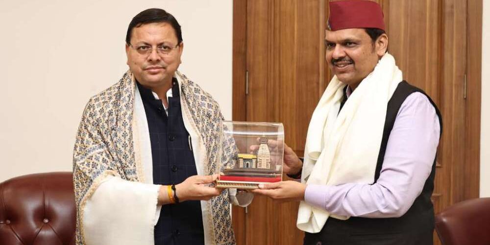 मुख्यमंत्री धामी ने उपमुख्यमंत्री देवेंद्र फडणवीस से उनके शासकीय आवास पर शिष्टाचार भेंट की