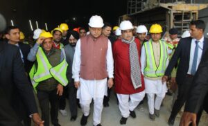 राजमार्ग मंत्री नितिन जयराम गडकरी और मुख्यमंत्री धामी पहुंचे बचाव कार्य का स्थलीय निरीक्षण में सिलक्यारा सुरंग