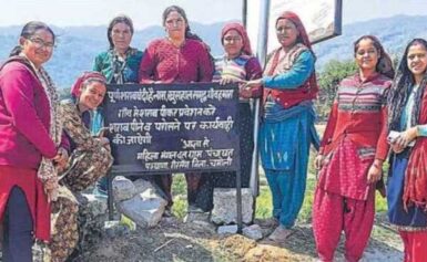 महिला मंगल दल ने गांव में लागू की पूर्ण शराब बंदी, गांव की प्रवेश सीमा पर लगाए चेतावनी बोर्ड