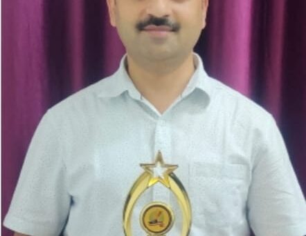श्री महंत इन्दिरेश अस्पताल के वरिष्ठ यूरोलाॅजिस्ट डाॅ विमल कुमार दीक्षित को प्रथम स्थान