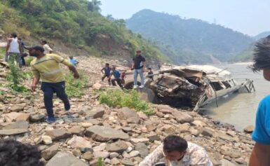 रुद्रप्रयाग जिला प्रशासन ने टेंपो ट्रेवलर सड़क हादसा मामले में सख्त एक्शन लिया