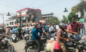 नेहरू ग्राम हत्याकांड: विरोध में उतरी स्थानीय जनता सड़कों पर