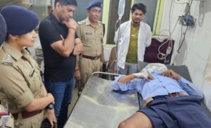 पुलिस मुठभेड़ में तमंचे की नोक पर लूट में शामिल बदमाश के पांव में लगी गोली