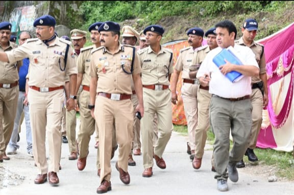 पुलिस सभ्य नागरिकों के लिये मित्र, अपराधियों को उन्हीं की भाषा में दिया जायेगा जवाब: डीजीपी