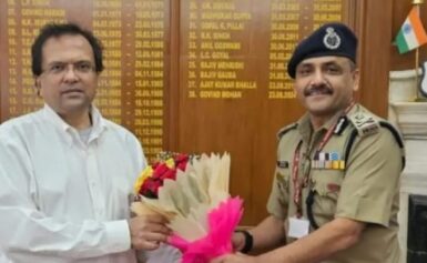 उत्तराखंड के पुलिस महानिदेशक अभिनव कुमार ने नई दिल्ली में केंद्रीय गृह सचिव गोविंद मोहन से शिष्टाचार भेंट की।