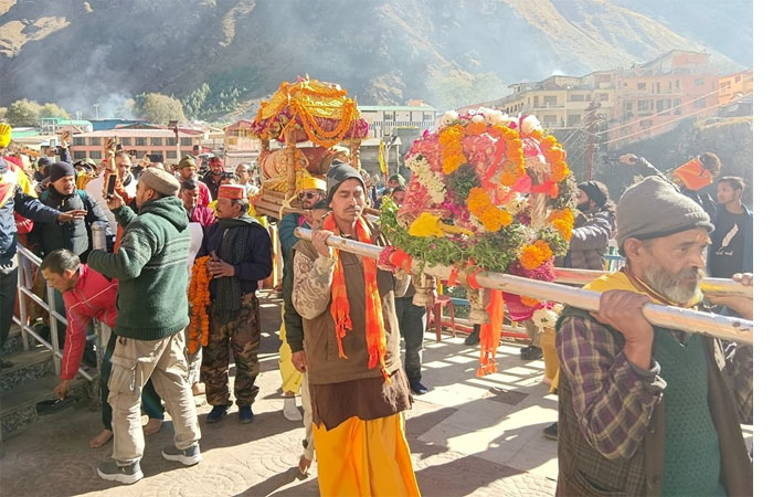 भू-बैकुंठ श्री बदरीनाथ से योग बदरी पांडुकेश्वर मंदिर पहुंची गद्दी