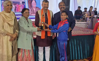मेयर ने किया विद्यार्थियों का उत्साहवर्धन