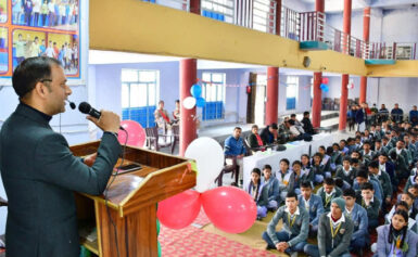 तनाव मुक्त होकर दें बोर्ड परीक्षा : जिलाधिकारी