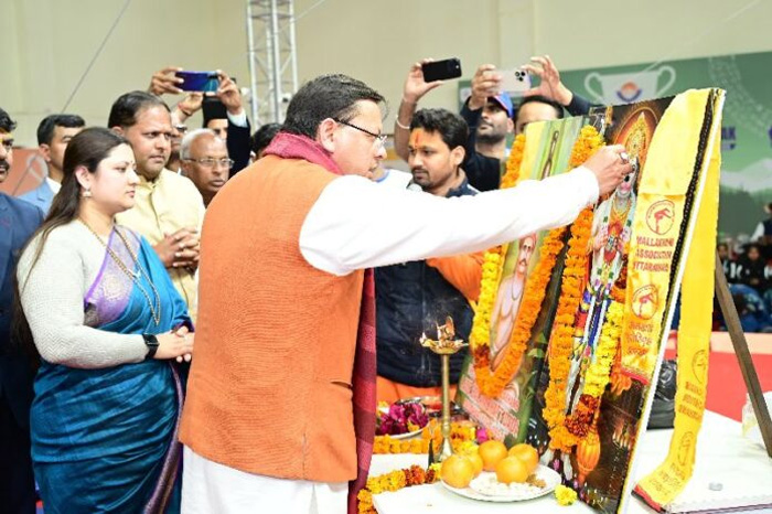 मुख्यमंत्री धामी ने चकरपुर स्टेडियम में बॉक्सिंग छात्रावास बनाने की घोषणा की