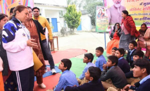 कैबिनेट मंत्री ने किया स्थानीय लोगों और युवाओं से संवाद