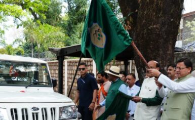सीएम ने कैंपा योजना से खरीदे गए 23 बोलेरो कैम्पर वाहनों को हरी झंडी दिखाकर रवाना किया