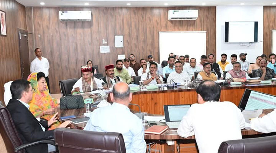 जिला विकास समन्वय एवं नि]गरानी समिति की बैठक आयोजित सांसद ने दिये कार्यों में तेजी लाने के निर्देश