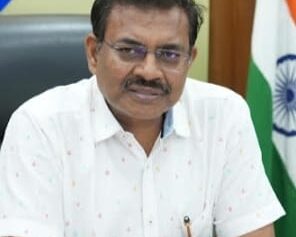सभी विभागों में ई ऑफिस तत्काल लागू करें: सीएस आनन्द बर्द्धन