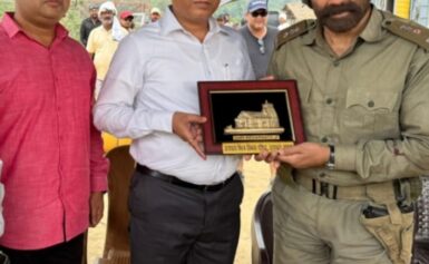 फिल्म स्टार सनी देओल से मिले, उत्तराखंड फिल्म विकास परिषद के सीईओ बंशीधर तिवारी