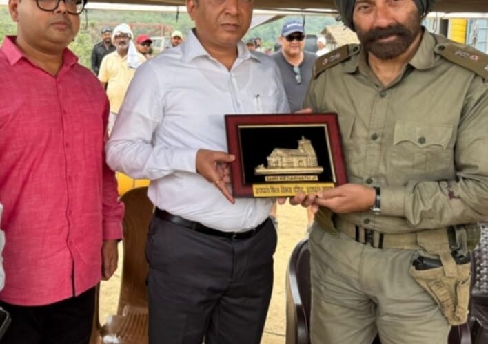 फिल्म स्टार सनी देओल से मिले, उत्तराखंड फिल्म विकास परिषद के सीईओ बंशीधर तिवारी