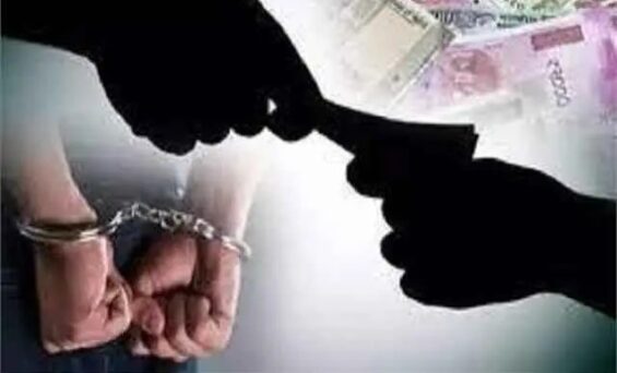 आईएसबीटी चौकी प्रभारी रिश्वत लेते रंगे हाथ गिरफ्तार