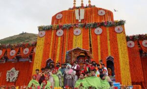 वैदिक मंत्रोच्चार के साथ ग्रीष्मकाल के लिए खोल दिए गए बदरीनाथ धाम के कपाट