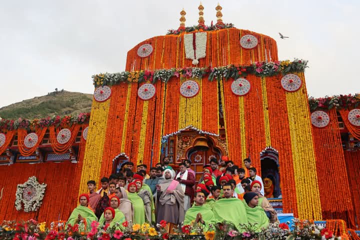 वैदिक मंत्रोच्चार के साथ ग्रीष्मकाल के लिए खोल दिए गए बदरीनाथ धाम के कपाट